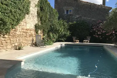 Image de Grande maison de famille 380 m2 avec jardin et piscine au cœur du village