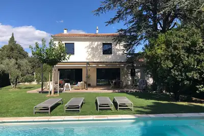 Image de Très belle maison climatisée, entièrement rénovée à 5mn du Palais des Papes
