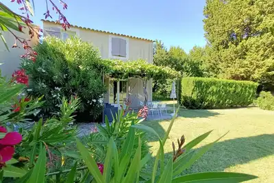 Image de Gîte tout confort 3 personnes maxi avec piscine proche de l'Isle sur sorgue