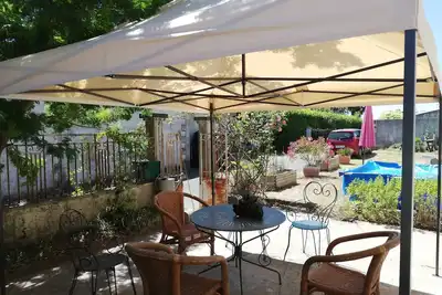 Image de Petit village au milieu des vignes, proche de l'estuaire de la Gironde