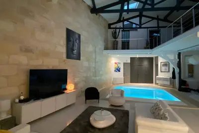 Image de Loft avec jardin et piscine intérieure  Bordeaux centre