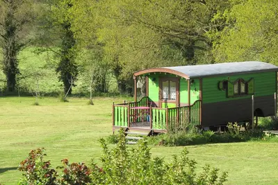 Image de Roulotte grand confort à la Ferme de Trénube entre Rennes et Brocéliande