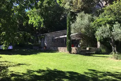 Image de animaux domestiques bienvenues, endroit calme, situé plein sud. Piscine privée