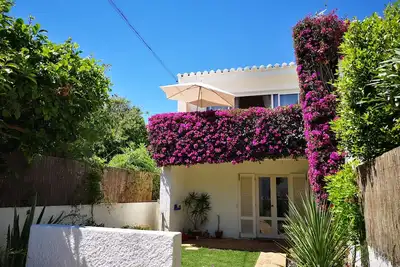 Image de 1 min à pied de la plage, la maison de vos prochaines vacances