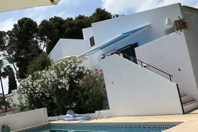 Image de Belle maison d'architecte de 250 m2 avec vue sur la mer, piscine grand jardin