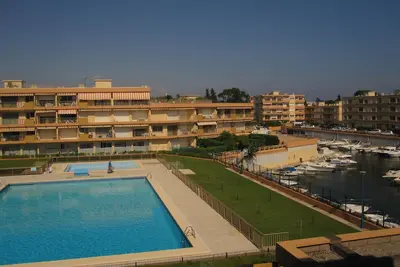 Image de Proche de Cannes (06), 2 pièces dans résidence gardiennée avec marina et pisine