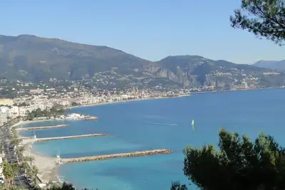 Image de 2 pièces les pieds dans l'eau