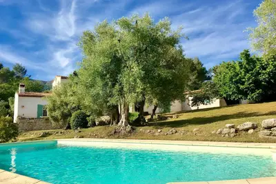 Image de Grande maison de famille, climatisée, belle piscine privée, relax en Côte d'Azur