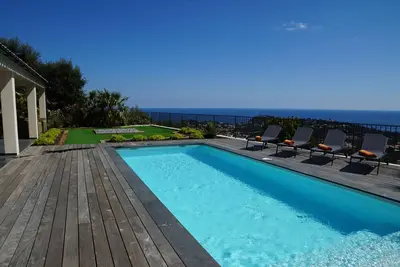 Image de Maison neuve à l’architecture moderne - Piscine chauffée - Vue Mer Panoramique -