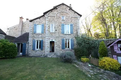 Image de Maison en Pierre avec beaucoup de charme idéale pour famille.