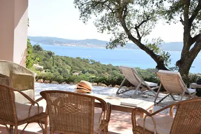 Image de Villa avec services et spectaculaire vue mer sur toute la baie de Saint Tropez