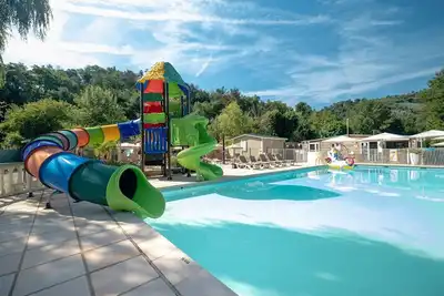 Image de Camping Le Parc des Monges avec piscine