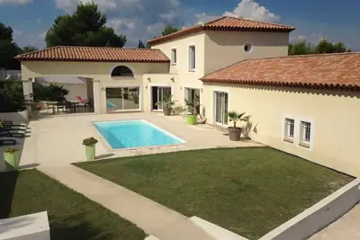 Image de Magnifique Villa moderne de 300 m2 au calme avec Piscine. Idéal grande Famille