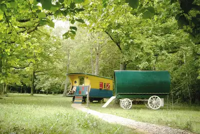 Image de Un campement de 4 roulottes