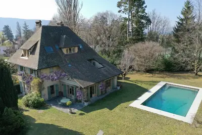 Image de Maison familiale à 200 m du lac avec piscine chauffée