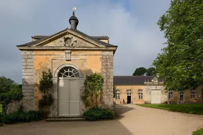 Image de Maison située dans la parc du château de Pont-Rilly à Nègreville dans la Manche