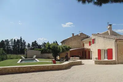 Mas provençal au pied du Luberon