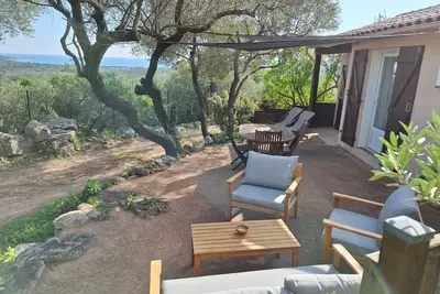Image de Porto -Vecchio, mini villa climatisée, vue mer dans residence calme et arborée