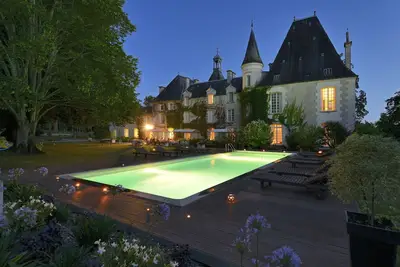 Image de Sublime Château - piscine chauffée et parc - 10 chbre + 10 sdb