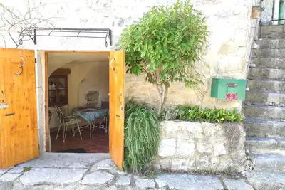 Image de Sud Ardèche cévenole, studio chez l'habitant indépendant, vintage et intimiste.