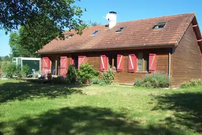 Image de Maison d'habitation en bois pour week-ends et vacances
