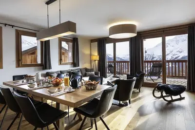 Image de Appart 110m², full services 4*, 3 chbr, 3 sdb/d, balcon Sud et 2 parkings