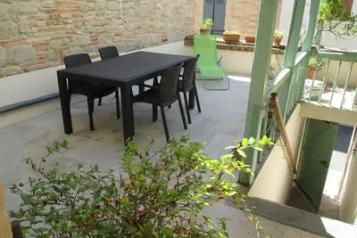 Image de Gite en quercy blanc  avec terrasse  ensoleillée ; 4 chambres.