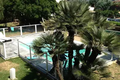 Image de Proche St Tropez Villa 200m2 pieds dans l'eau, jardin, piscine, climatisation
