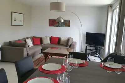 Image de Appartement vue mer et jardin dans résidence de standing à 2 pas de la plage