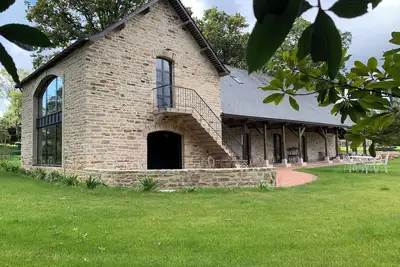 Image de Old cider house on the seafront with private access to the beach