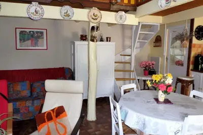 Petite Maison de Pecheur sur la cote de Granit Rose