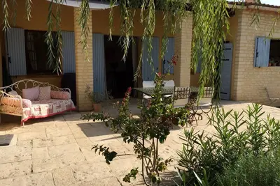 Image de Belle Maison à louer en Provence, en pleine campagne du Lubéron.