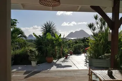 Studio vue mer sur le rocher et la baie du Diamant