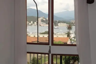 Image de Centre-Ville : Climatise Et Coquet - 15 Mn A Pieds De La Plage Ideal 2/3 Adultes