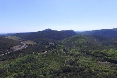Image de Maisonnette au milieu des arbres a 5 km du Lac du Salagou