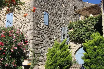 Image de maison de village au cœur du luberon