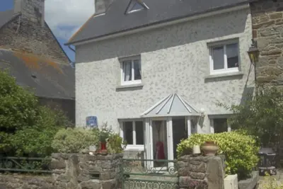 Charmante maison familiale au bord du lac et proche mer
