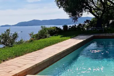 Image de Villa de luxe avec piscine, vue exceptionnelle, proche des plages