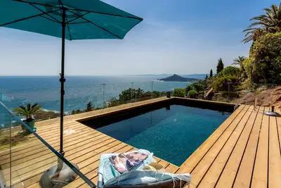 Image de Villa Agay climatisée avec vue mer à 180 et piscine chauffée et privée