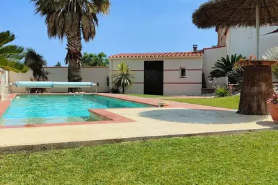 Image de Air-conditioned villa with heated pool and jacuzzi