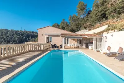 Image de Villa de 110 m2 avec piscine et vue imprenable, sans vis à vis