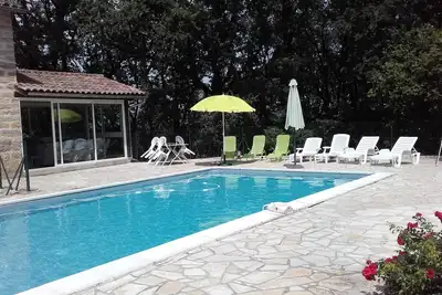 Image de Isolee: Maison De Vacances Avec Piscine Et Jacuzzi Dans Un Parc ARBORÉ