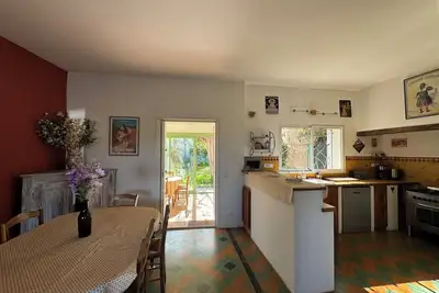 La Boissetane, Maison provençale avec piscine et jardin, au pied du Luberon
