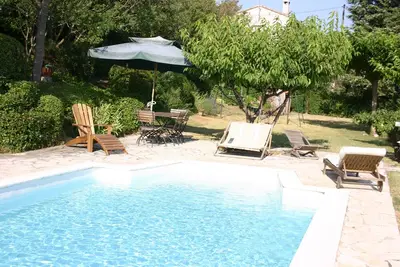 Image de Villa vue exceptionnelle grand jardin piscine au cœur de la campagne provençale.