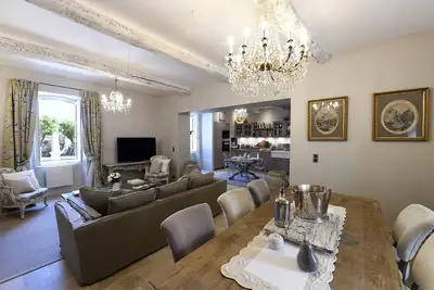 Image de Maison de charme  au coeur du village de Goult.