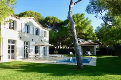 Image de Villa La Bergerie Neuve avec vue sur le lagon
