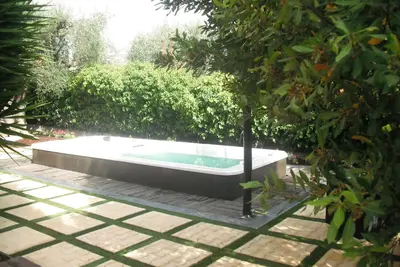 Image de Appartement 4 pièces dans maison niçoise   avec terrasse et jardin privé