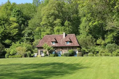 Image de Maison augeronne authentique avec piscine au sein d'un parc magnifique