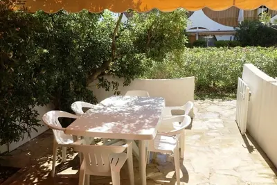 Image de Studio grande terrasse à 2 minutes à pied de la plage