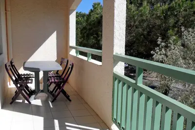 Image de F2 climatisé, proche plage (pour 4 personnes)